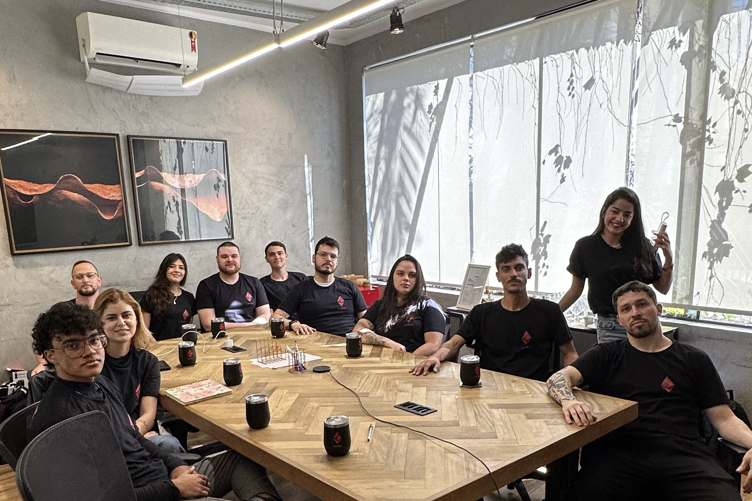 Participantes da LiberEther Academy reunidos na sala após o encontro